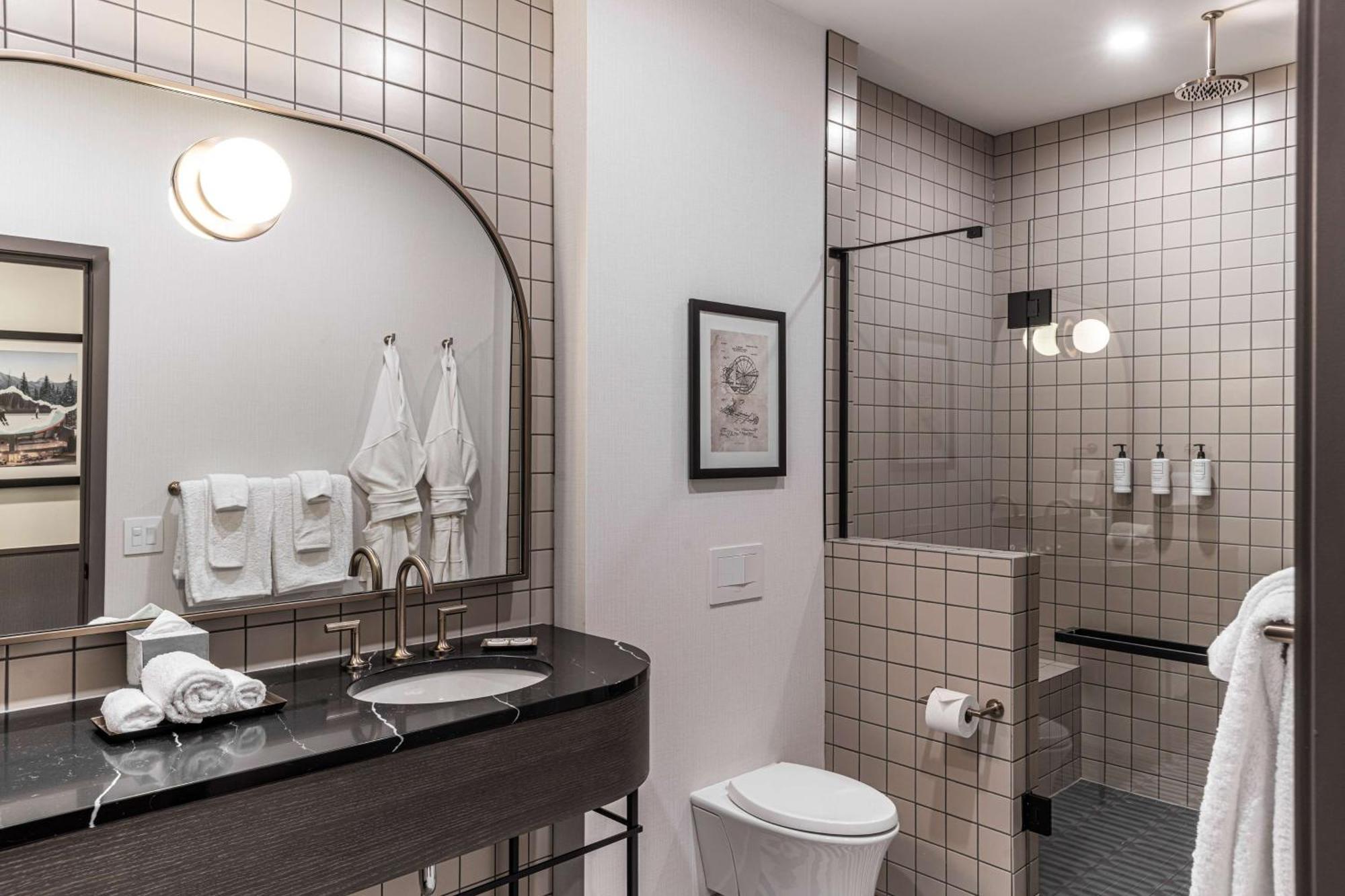 The Westley Calgary Downtown, Tapestry Collection By Hilton Hotel Eksteriør billede